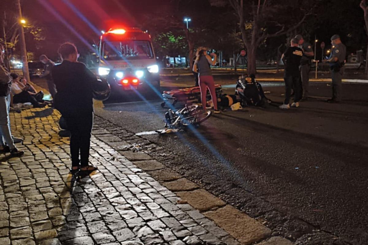 Vítimas sendo socorridas pelo Samu