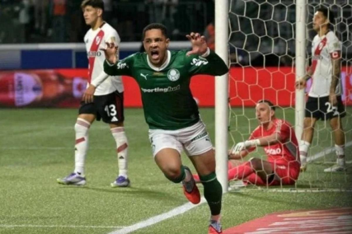 Vitor Roque fez o gol de empate do Palmeiras 