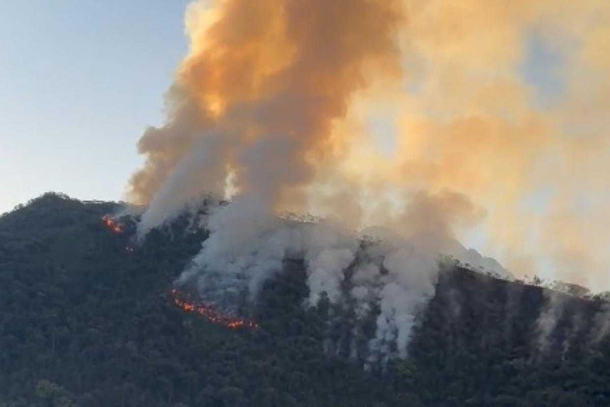 Incêndio em serra de Cruzeiro