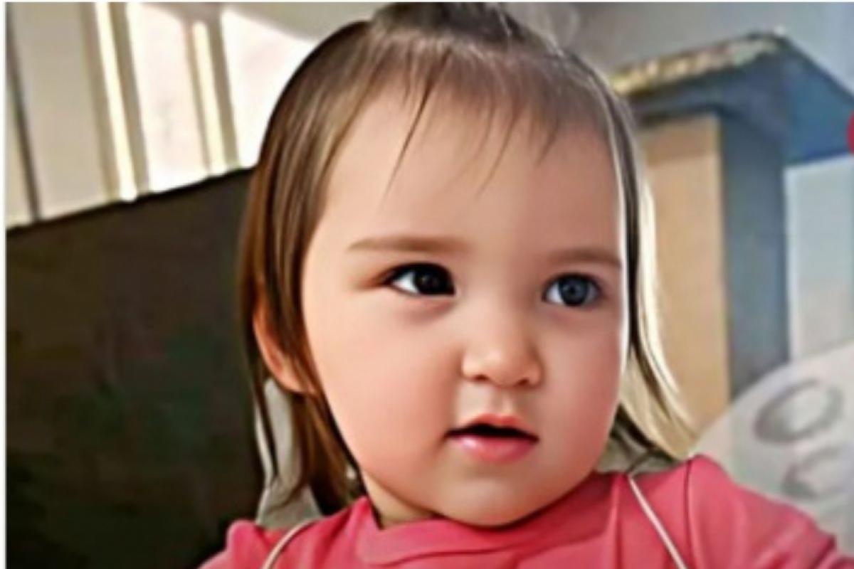 Mãe ‘surta’ e mata filha de 2 anos a facadas