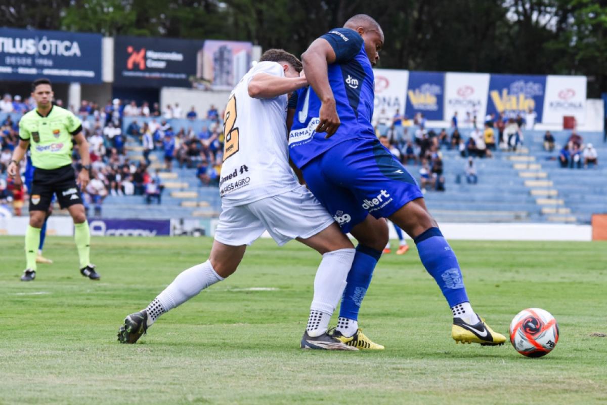 Lance do jogo entre São José x Comercial de Ribeirão Preto
