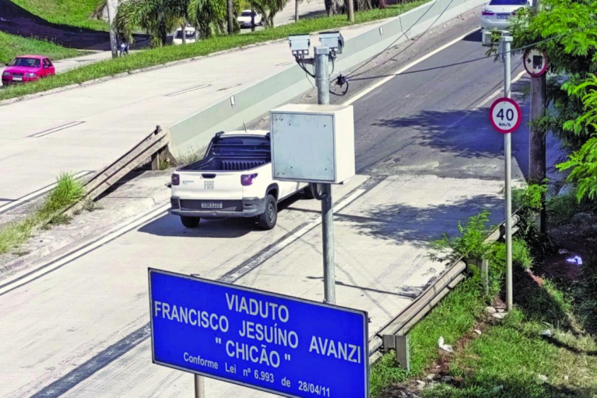 O radar que mais aplica multas na cidade é o do viaduto Francisco Jesuino  Avanzi,  com 5.404 autuações