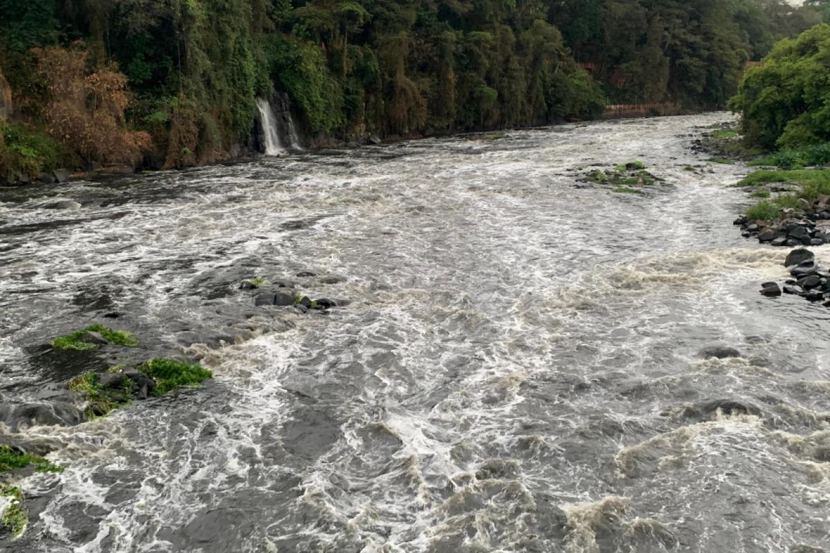 O rio alcançou a marca de 1,15 metro às 15h, com uma vazão de pouco mais de 30 metros cúbicos por segundo