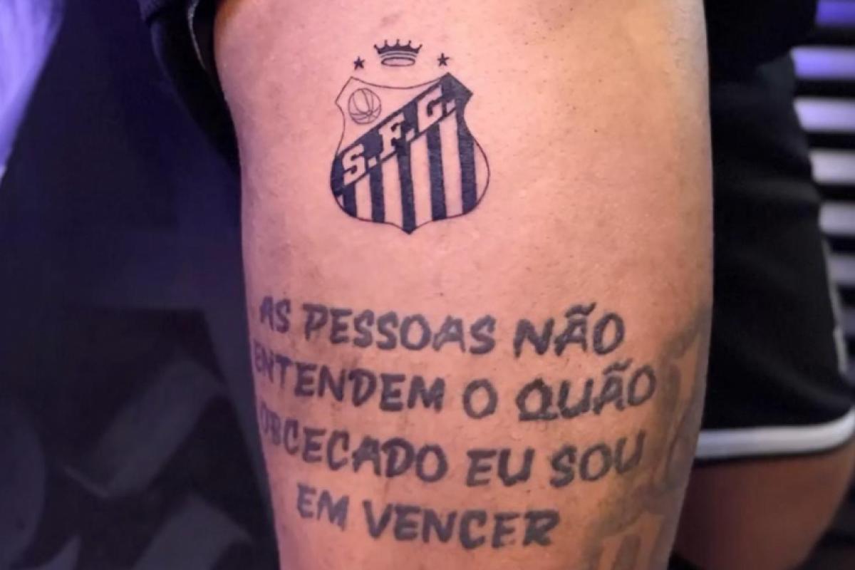A imagem foi publicada nesta segunda-feira (1º) nas redes sociais do estúdio Náutica Tattoo, responsável pelo trabalho