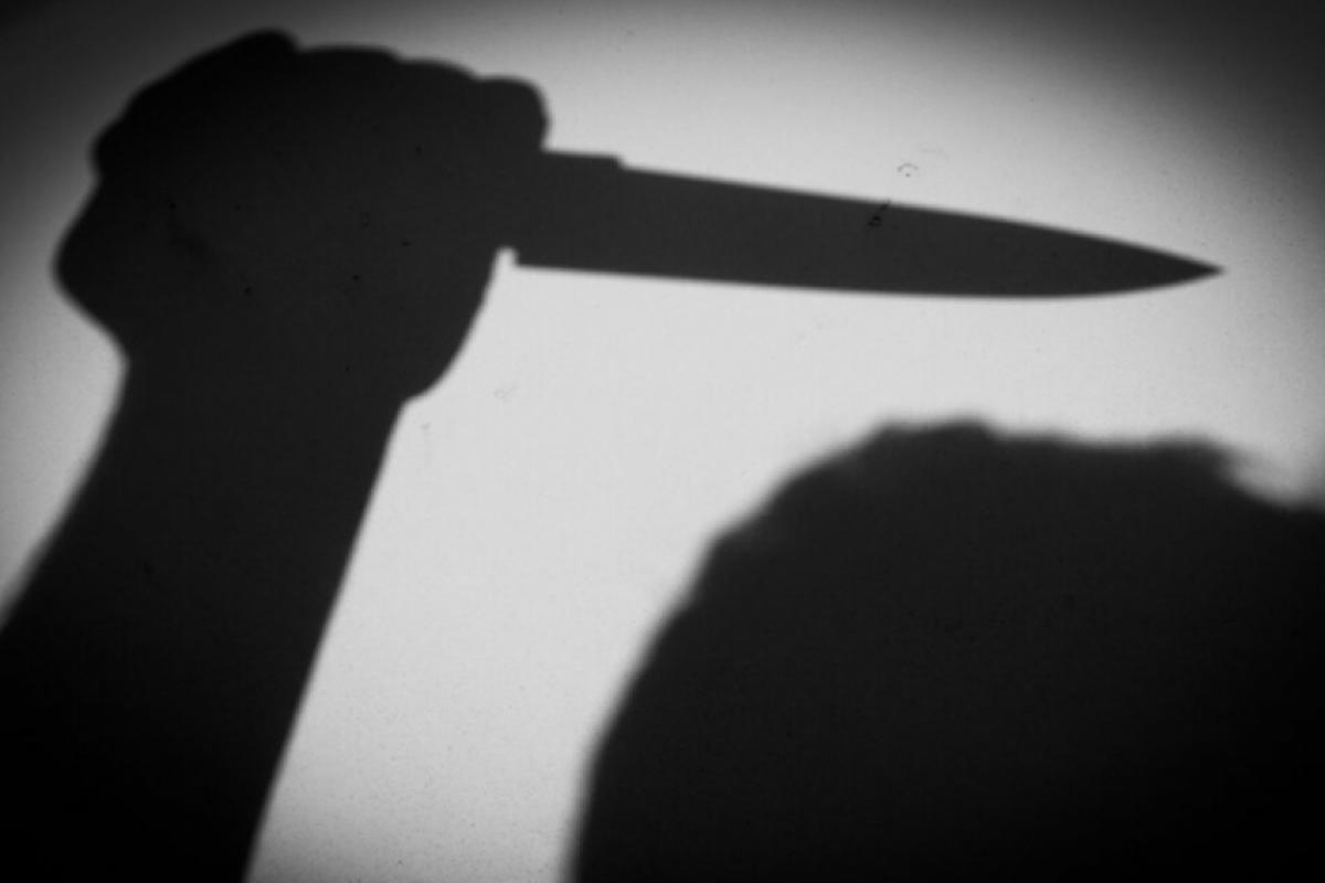 Enquanto separava a briga, o homem foi atingido por um golpe de faca nas costas.