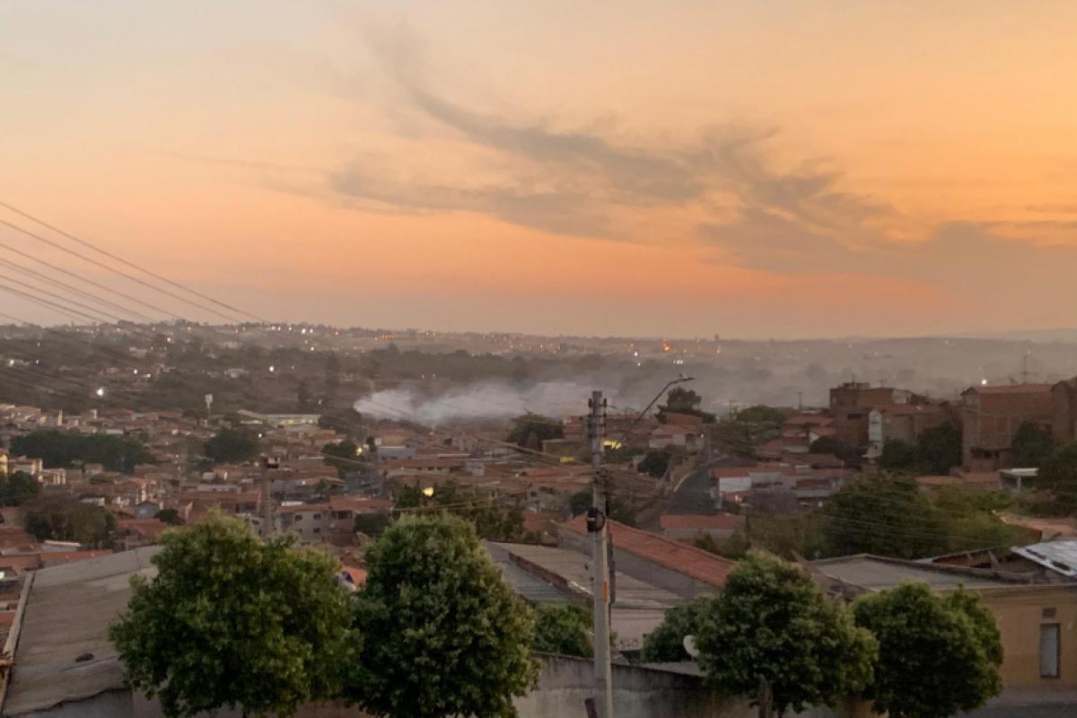 As causas do incêndio ainda são desconhecidas. Até o momento da publicação desta matéria, não foram registrados feridos nem prejuízos materiais