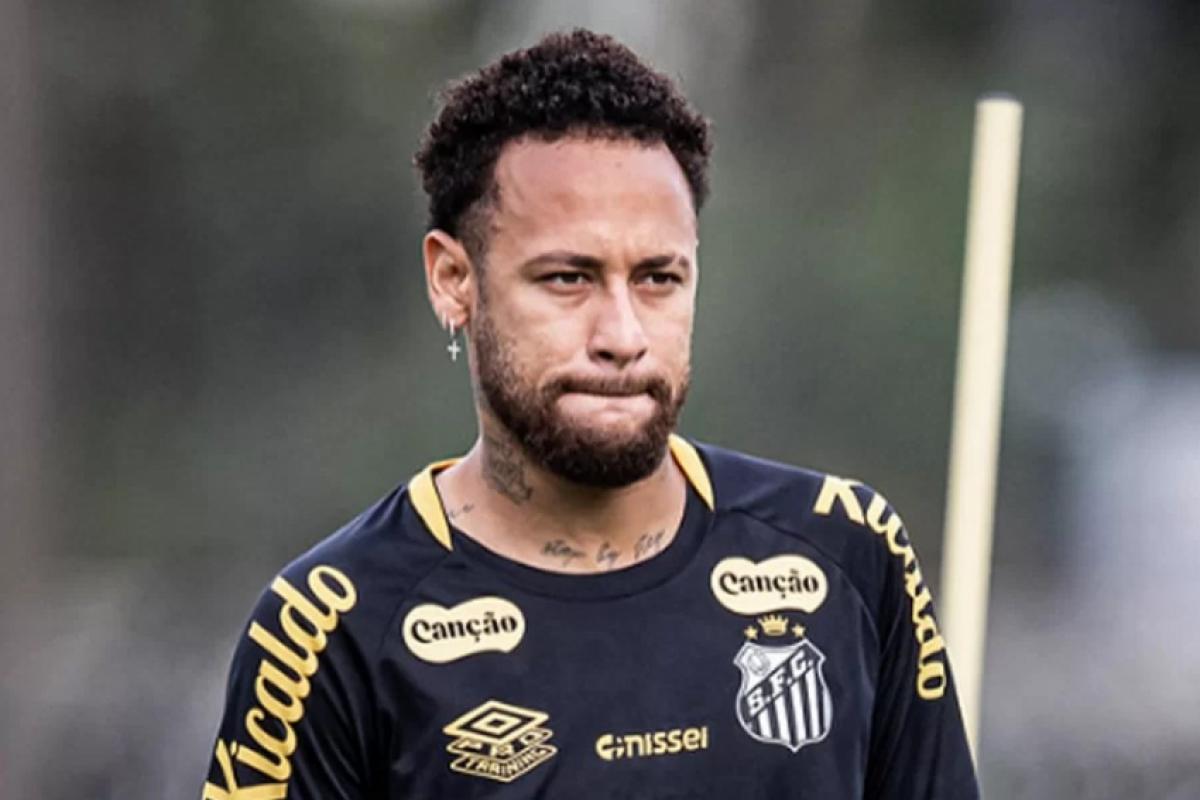 O último problema físico de Neymar foi um edema também na coxa, em agosto