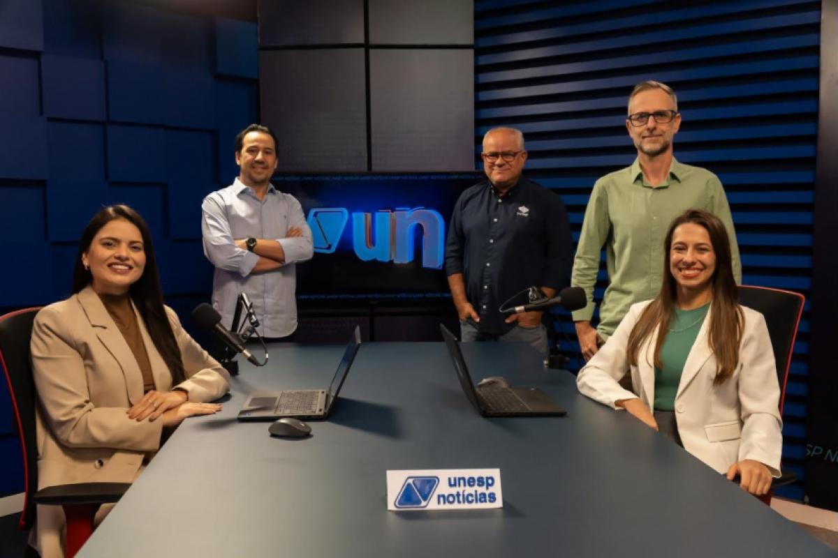  'Unesp Notícias': (a partir da esq.) Mayara Luna, Zeca Oliveira, Francisco Machado Filho, Júlio César Penariol e Carolina Vignali