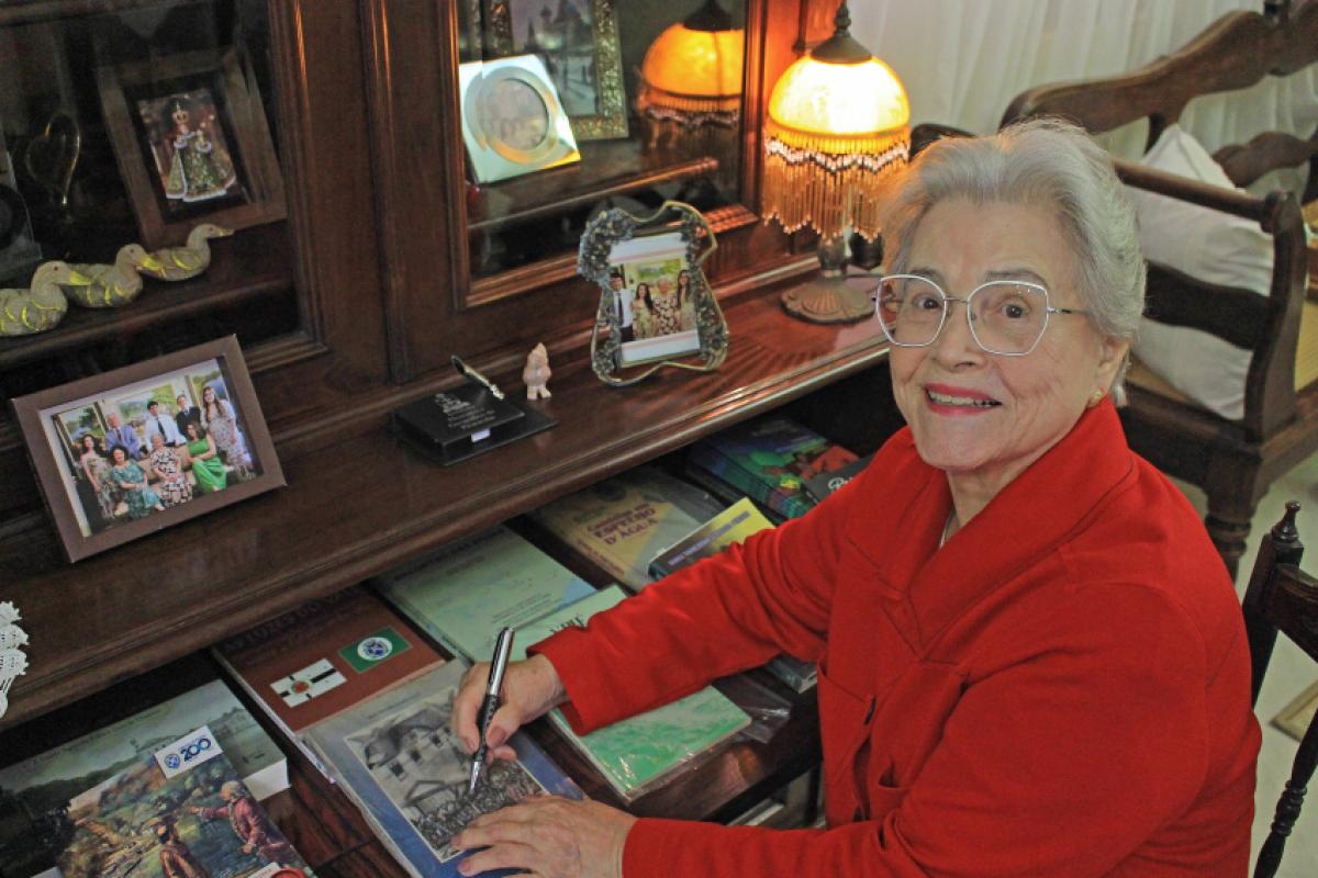 Marly Perecin lança obra sobre a luta liberal no Oeste Paulista.