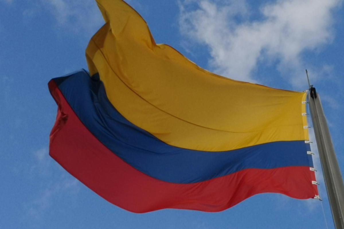 Analistas veem o sobrevôo de caças venezuelanos e o envio de jatos americanos como sinal de escalada militar na região.