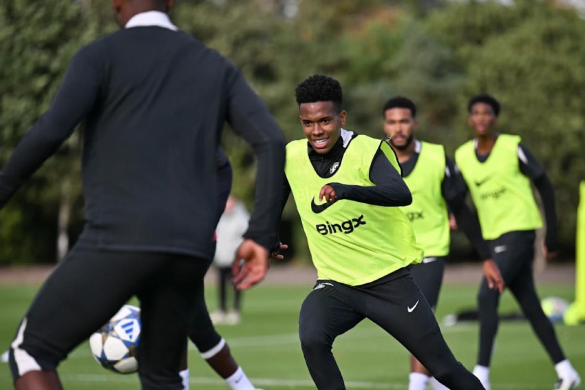 Na quarta-feira (17), o atual campeão alemão, Bayern de Munique, enfrenta o Chelsea, de Estêvão (foto), campeão do mundo