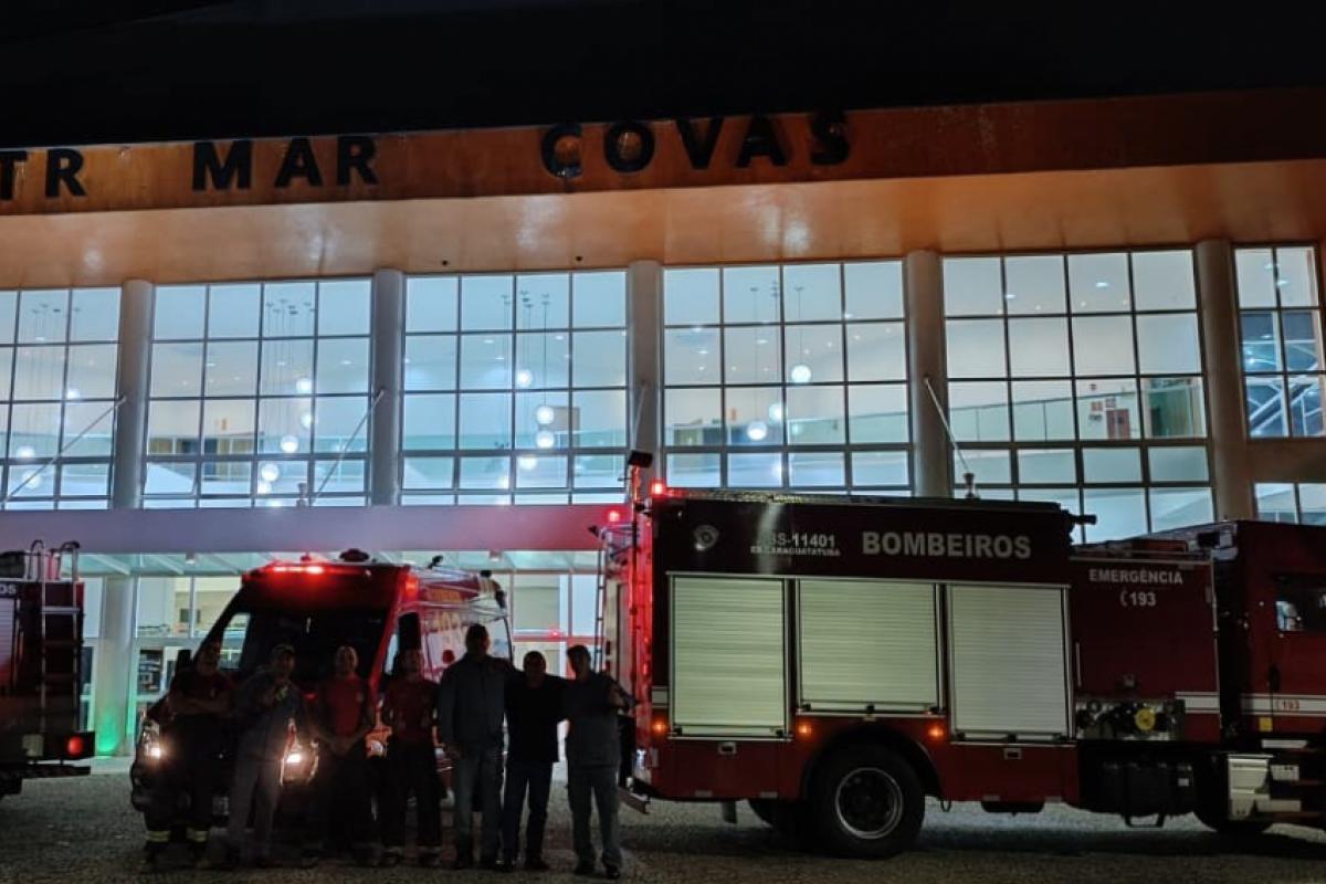 Corpo de Bombeiros combateu o incêndio no Teatro Mário Covas