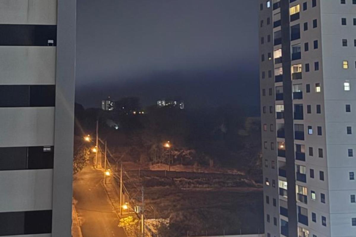 Fumaça encobre quase toda a cidade