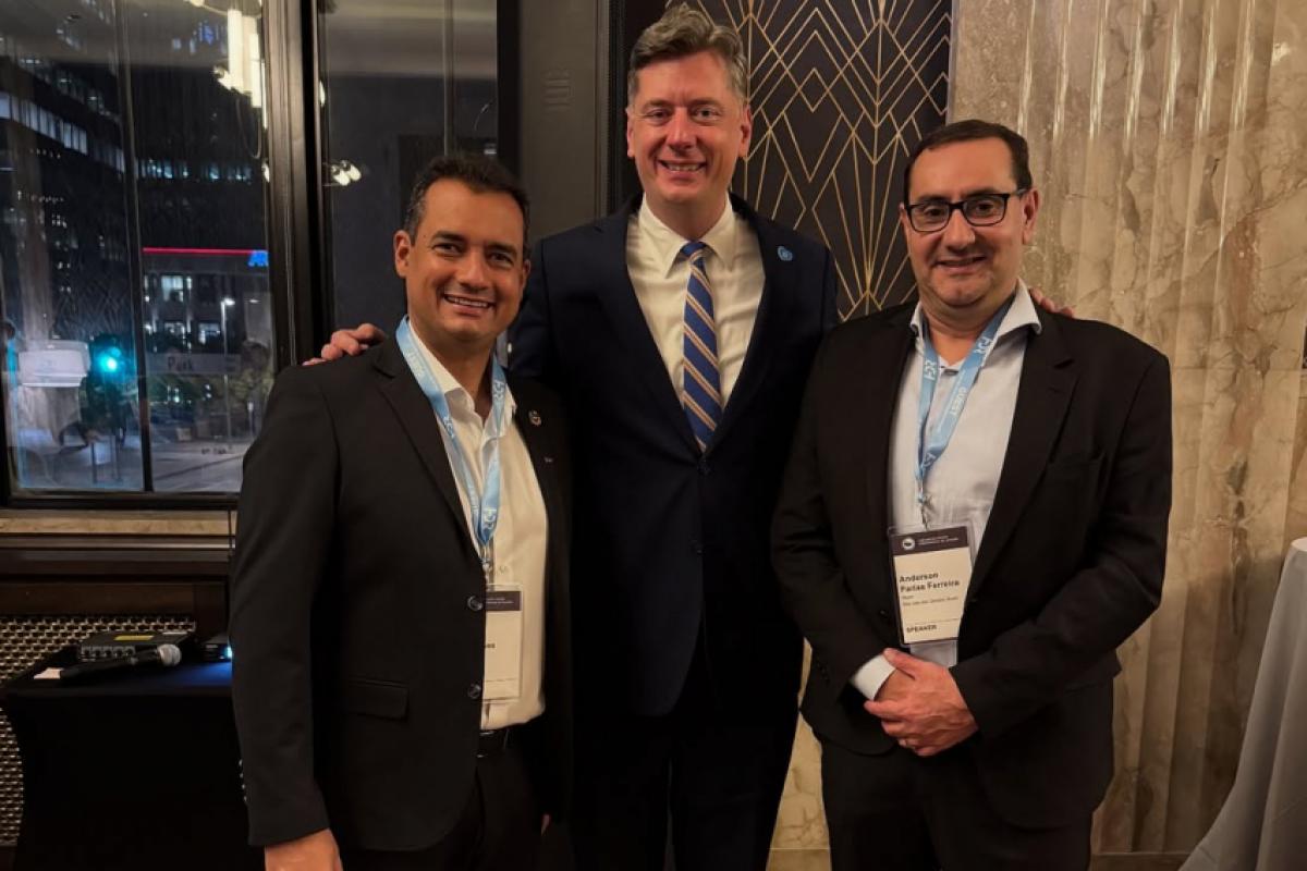 Andrei Gonçalves, David Holt e Anderson Farias durante o encontro