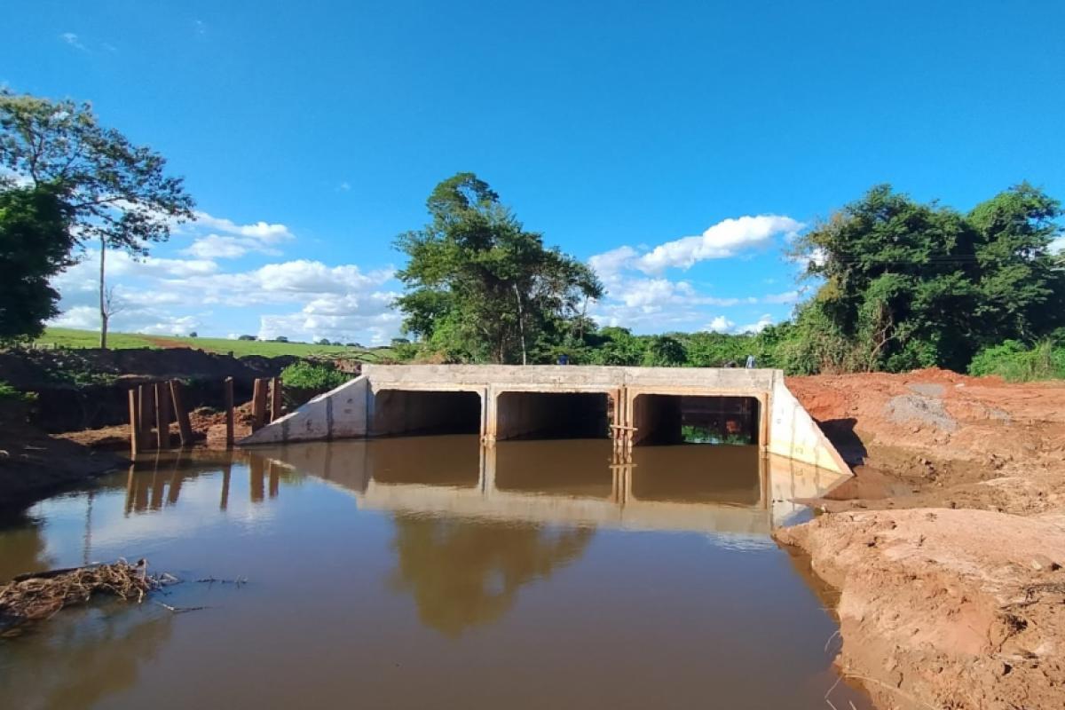 Governador Tarcísio de Freitas inaugura ponte na Estrada Modesto Saes; obra beneficia mais de mil moradores da zona rural