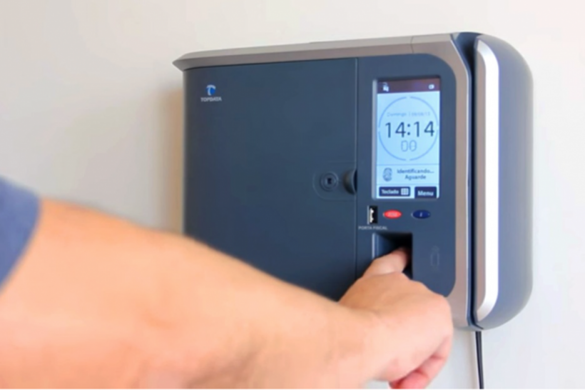  A empresa foi condenada a pagar todas as verbas rescisórias e ainda indenizar o funcionário em R$ 5 mil.