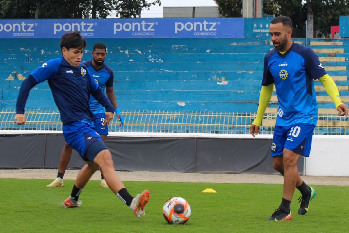 Jogadores da Águia do Vale durante treino