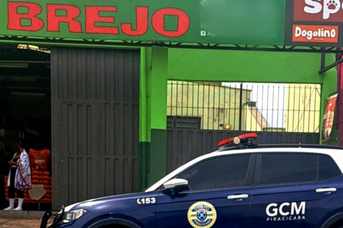 Equipes da Guarda Civil e a pericia atenderam a ocorrência na avenida Raposo Tavares. 