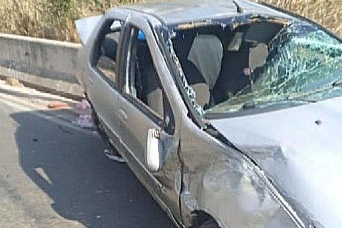 Após a pancada na mureta, o homem foi arremessado no asfalto em estado grave.