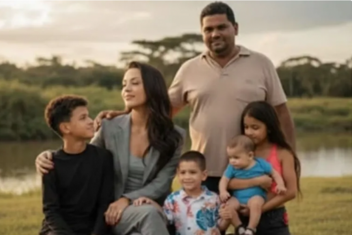 Um caminhão, um carro de passeio e uma moto bateram na BR-153 na noite do sábado. 