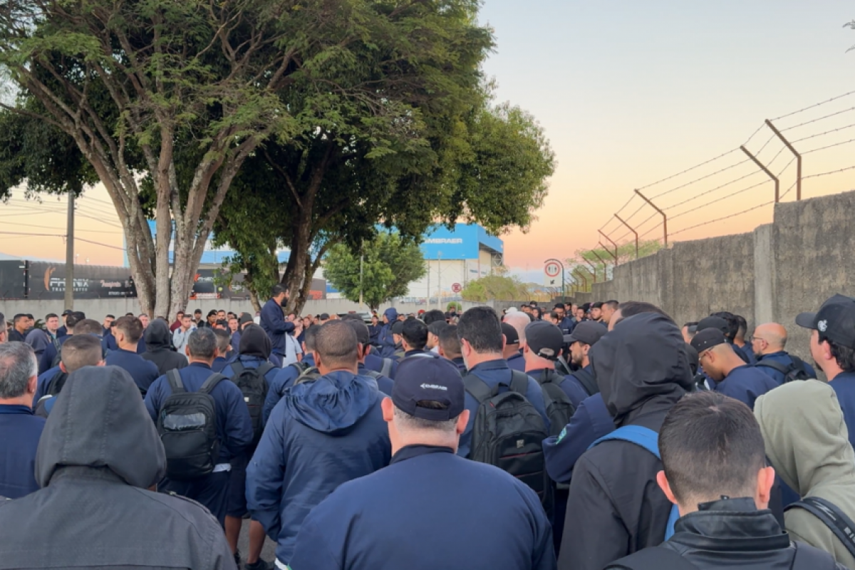 Trabalhadores da Embraer suspendem verbas e negociam nova proposta de reajuste