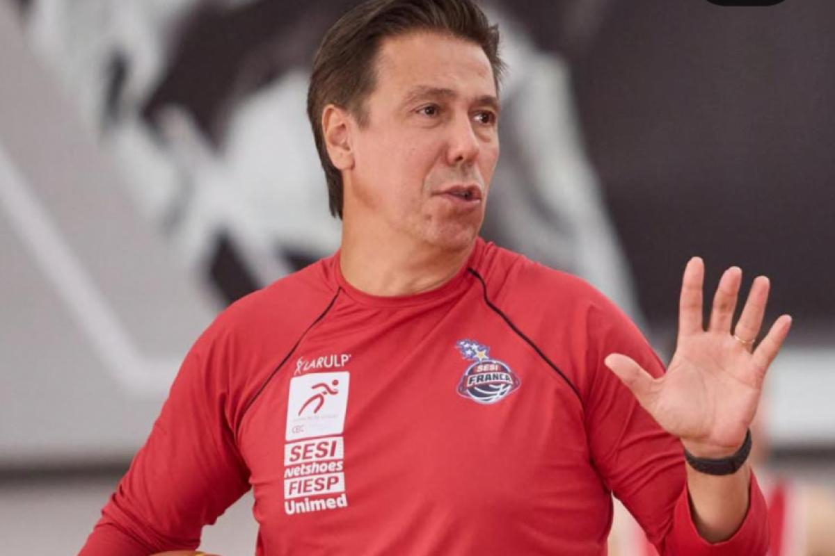 Helinho durante treino: agora é playoff