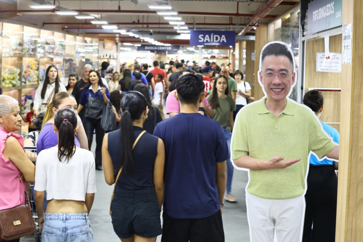 Empresário Alex Ye, proprietário da loja Busca Busca