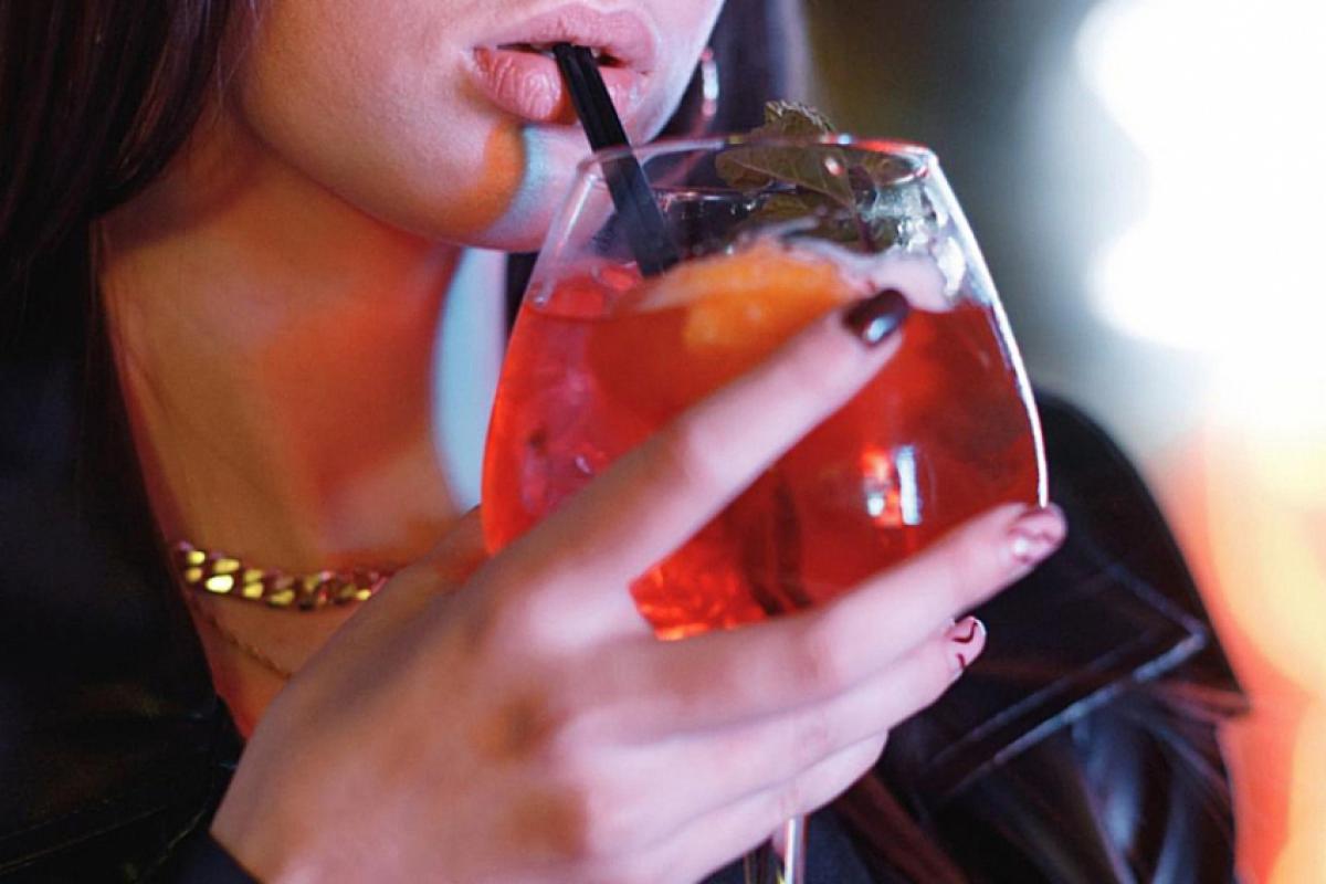 Duas pessoas já morreram e outras seis foram confirmadas com intoxicação por bebidas adulteradas com etanol, desde junho. 