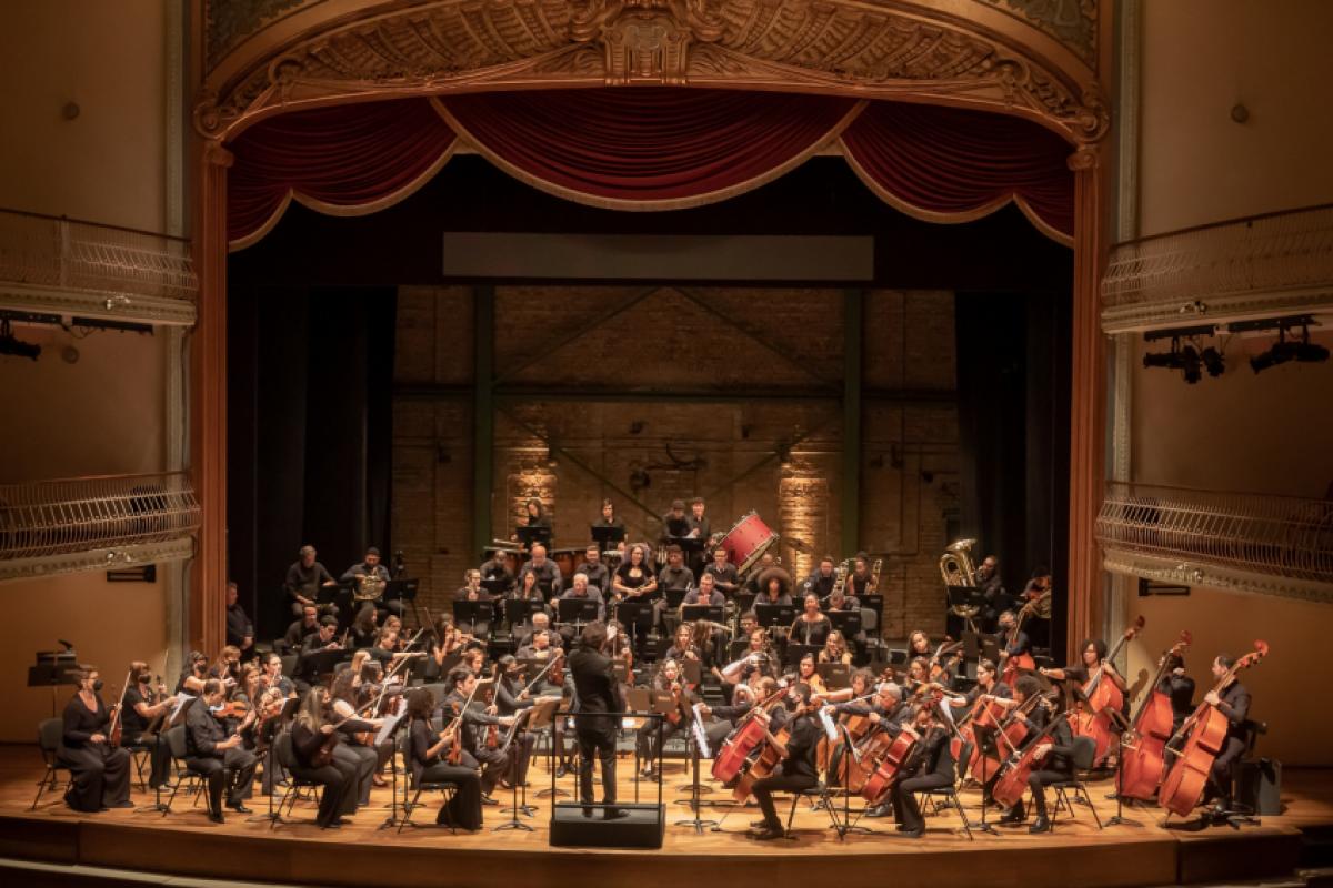 OEP apresenta repertório diverso com jovens e adultos em celebração aos 10 anos de história.