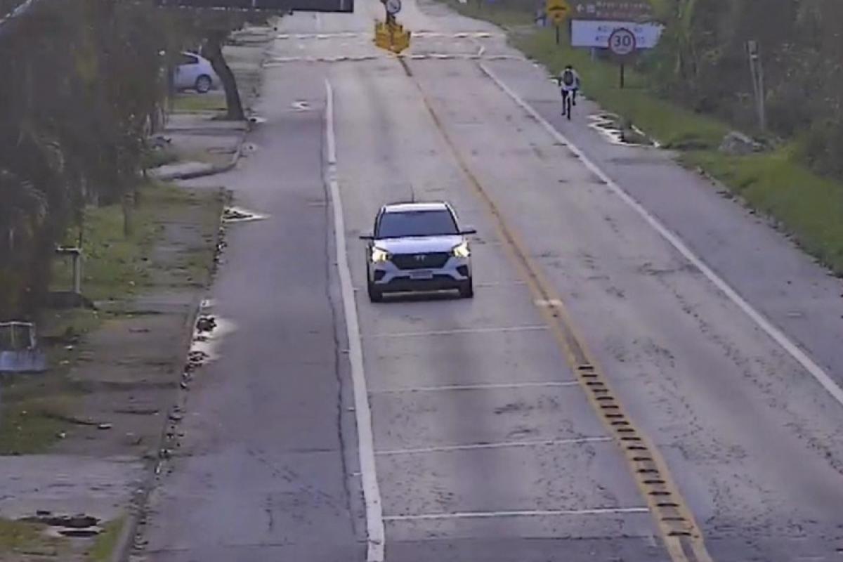 Carro do professor flagrado em Boraceia, no sentido Bertioga