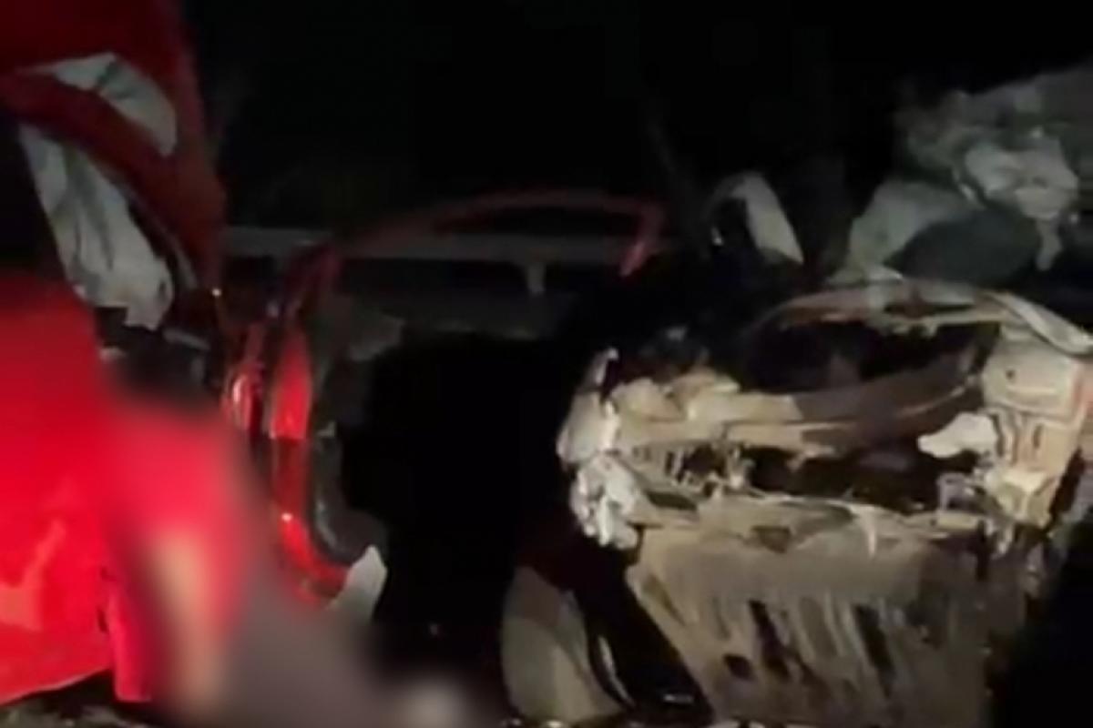 Após bater na moto que atravessava o canteiro, o HB 20 colidiu frontalmente com o Renault Duster.