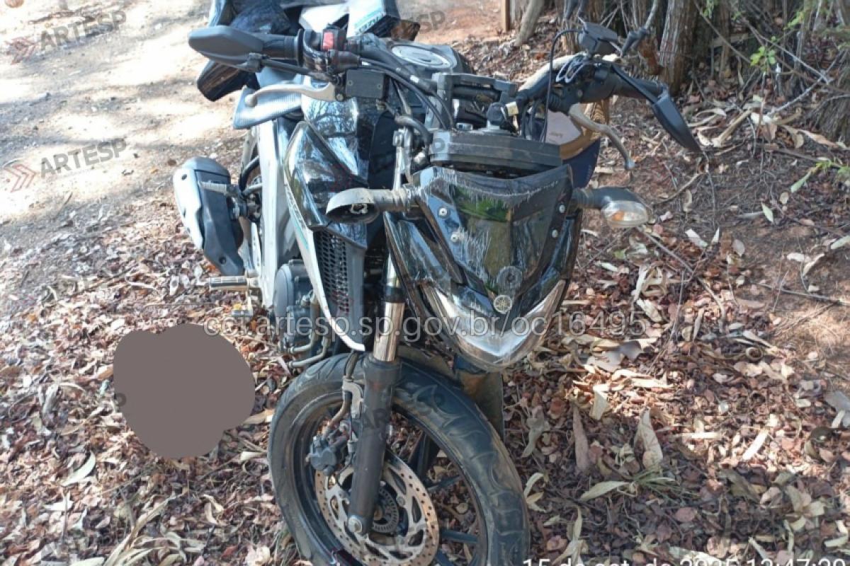 A motocicleta ficou bastante danificada
