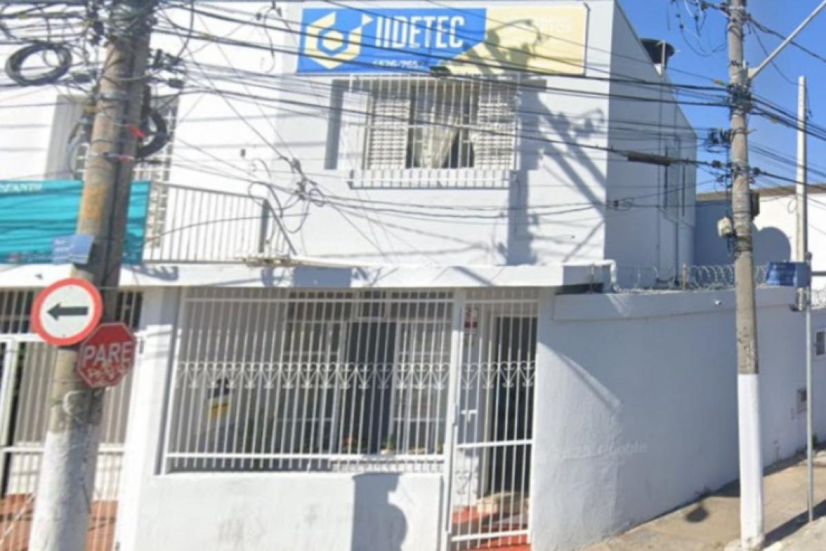 O instituto realiza aproximadamente 200 atendimentos por mês, oferecendo serviços para pacientes com necessidades específicas