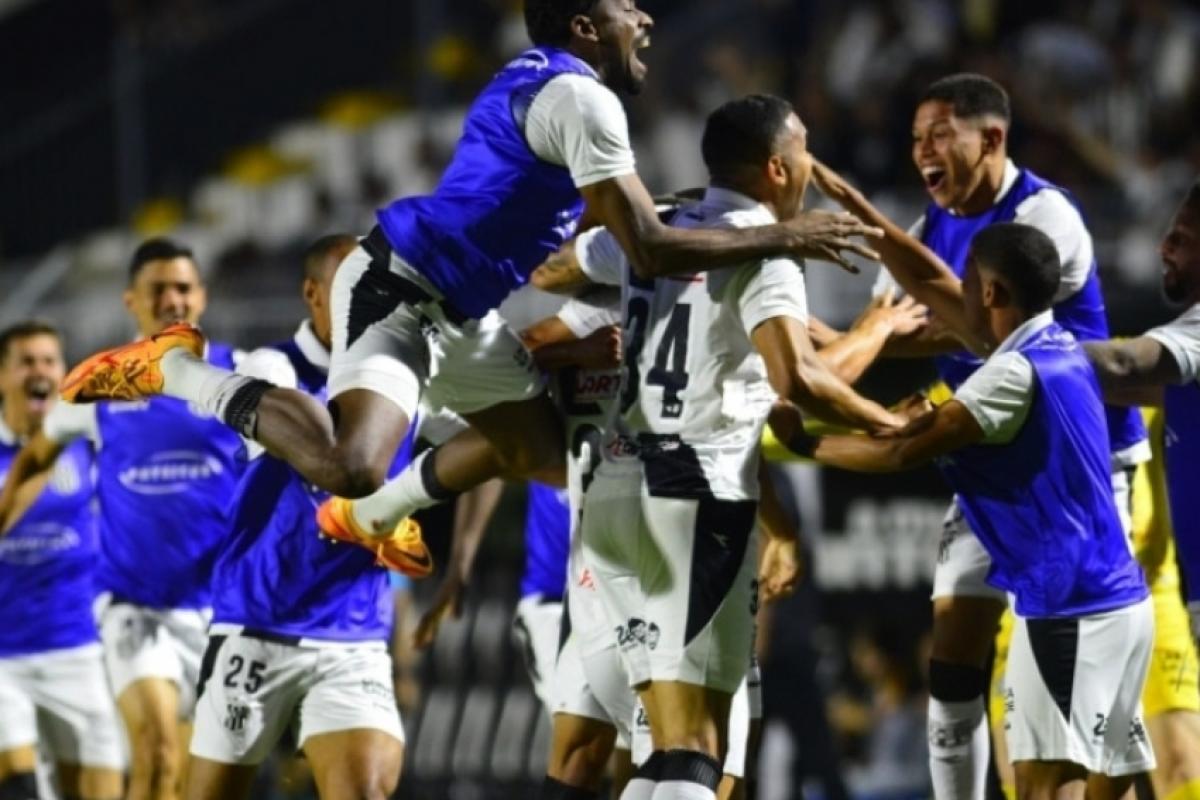 A equipe garantiu o acesso após empate por 1 a 1 com o Náutico, no Estádio Moisés Lucarelli, e a vitória do Brusque por 3 a 2 sobre o Guarani.