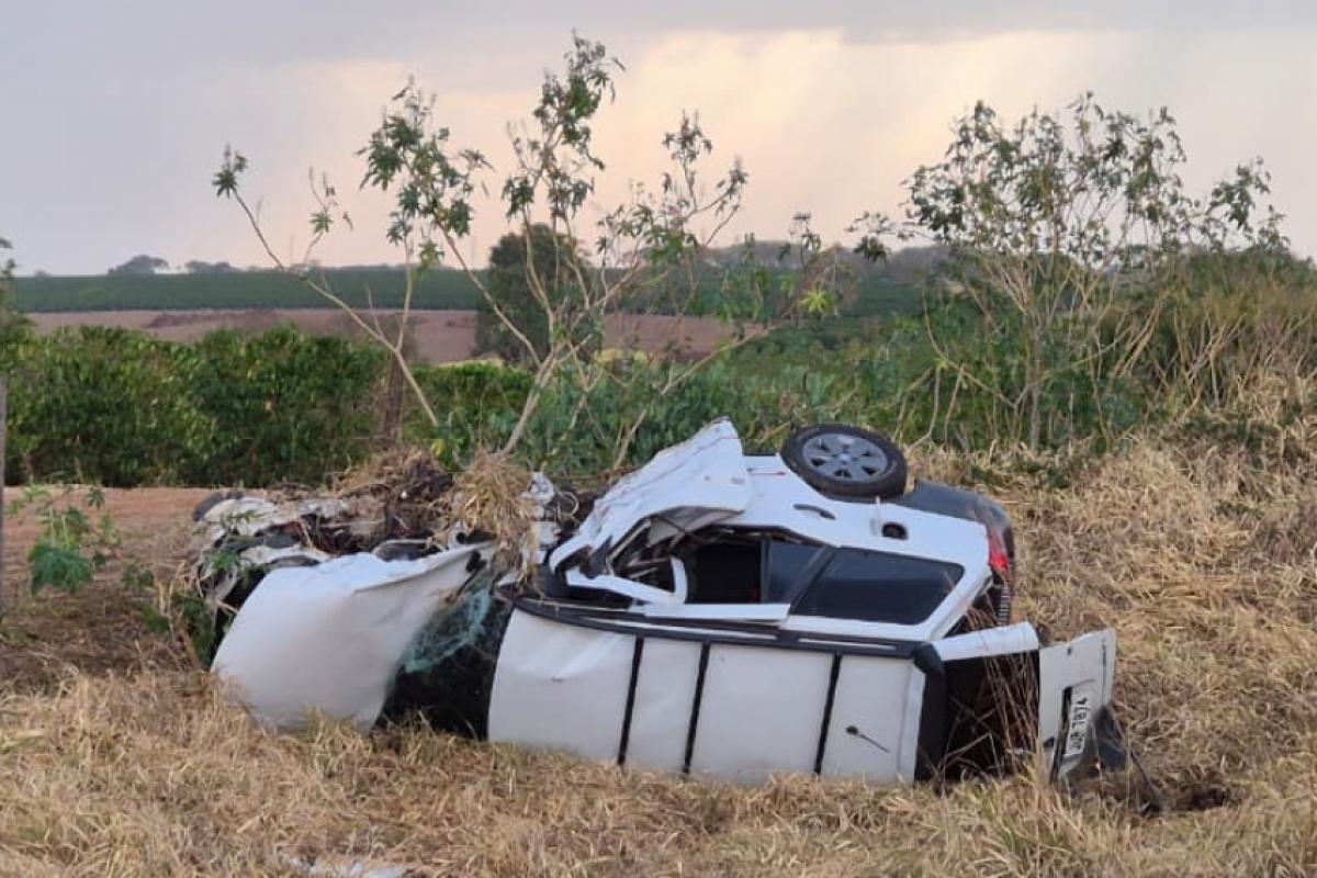 Parati ficou completamente destruída após uma batida frontal