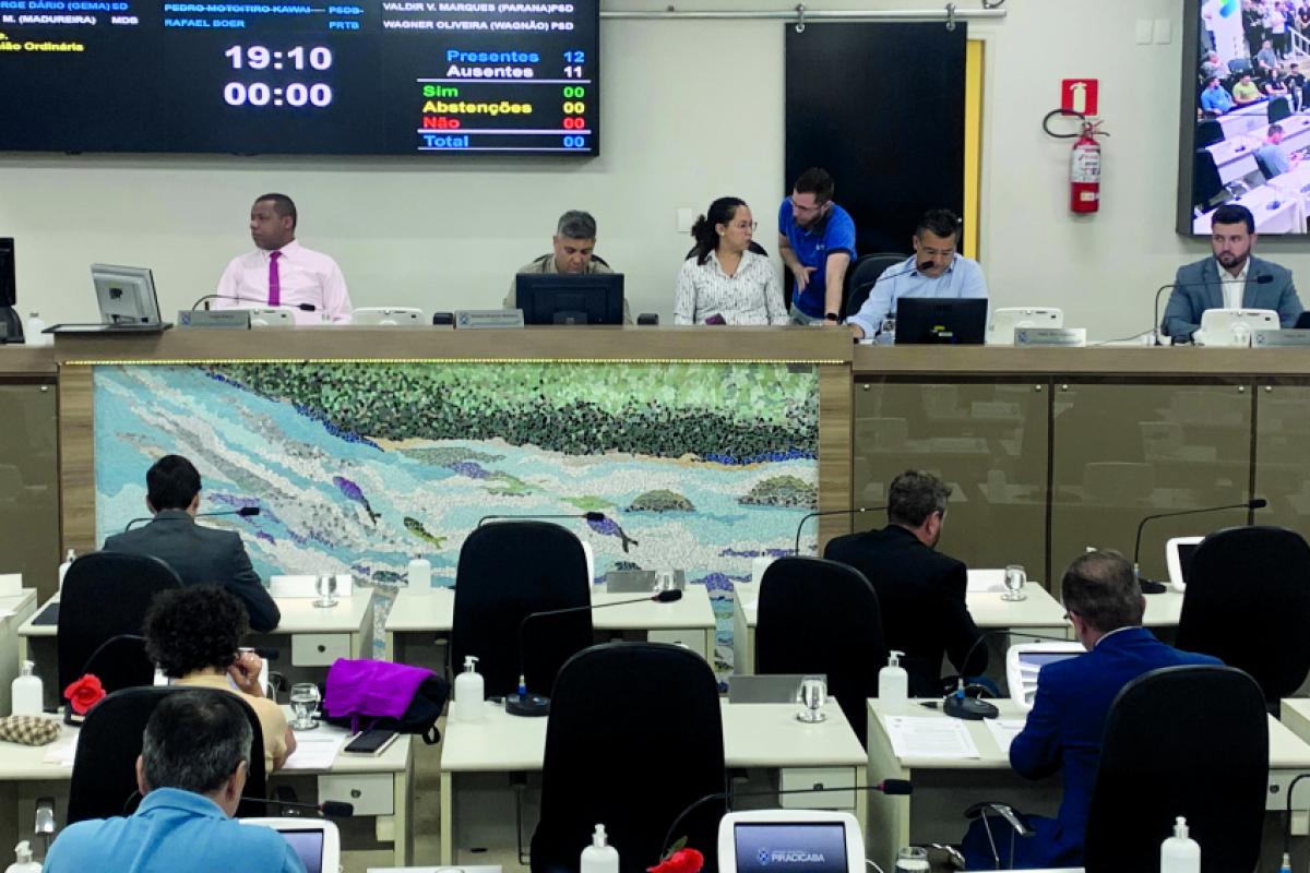 A proposta foi aprovada por 11 votos a 8