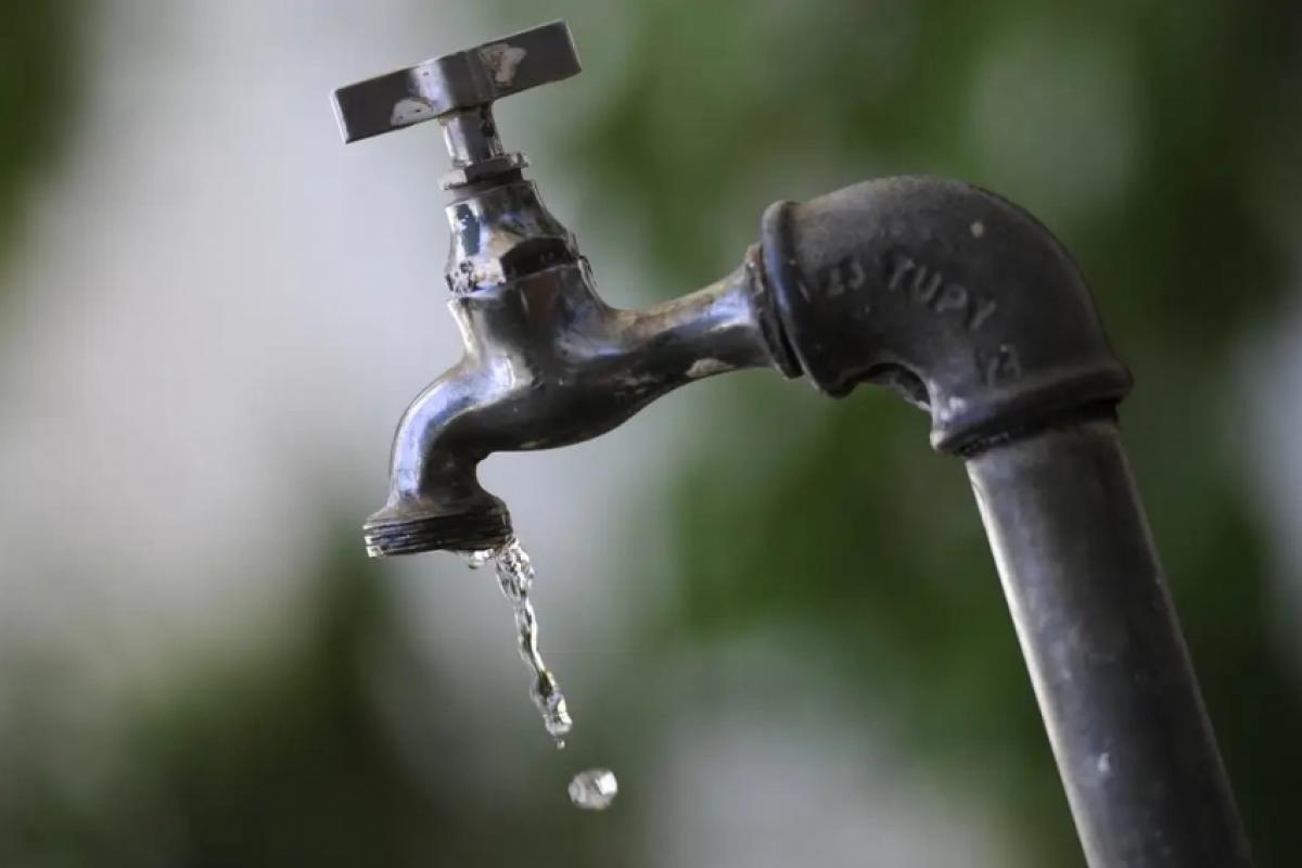  Prefeitura proíbe lavagem de ruas, carros e jardins; Rio Camanducaia opera com 20% da vazão normal.