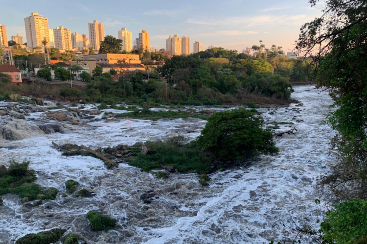 Rio Piracicaba: chuva da semana amenizou nível do manancial, que segue baixo