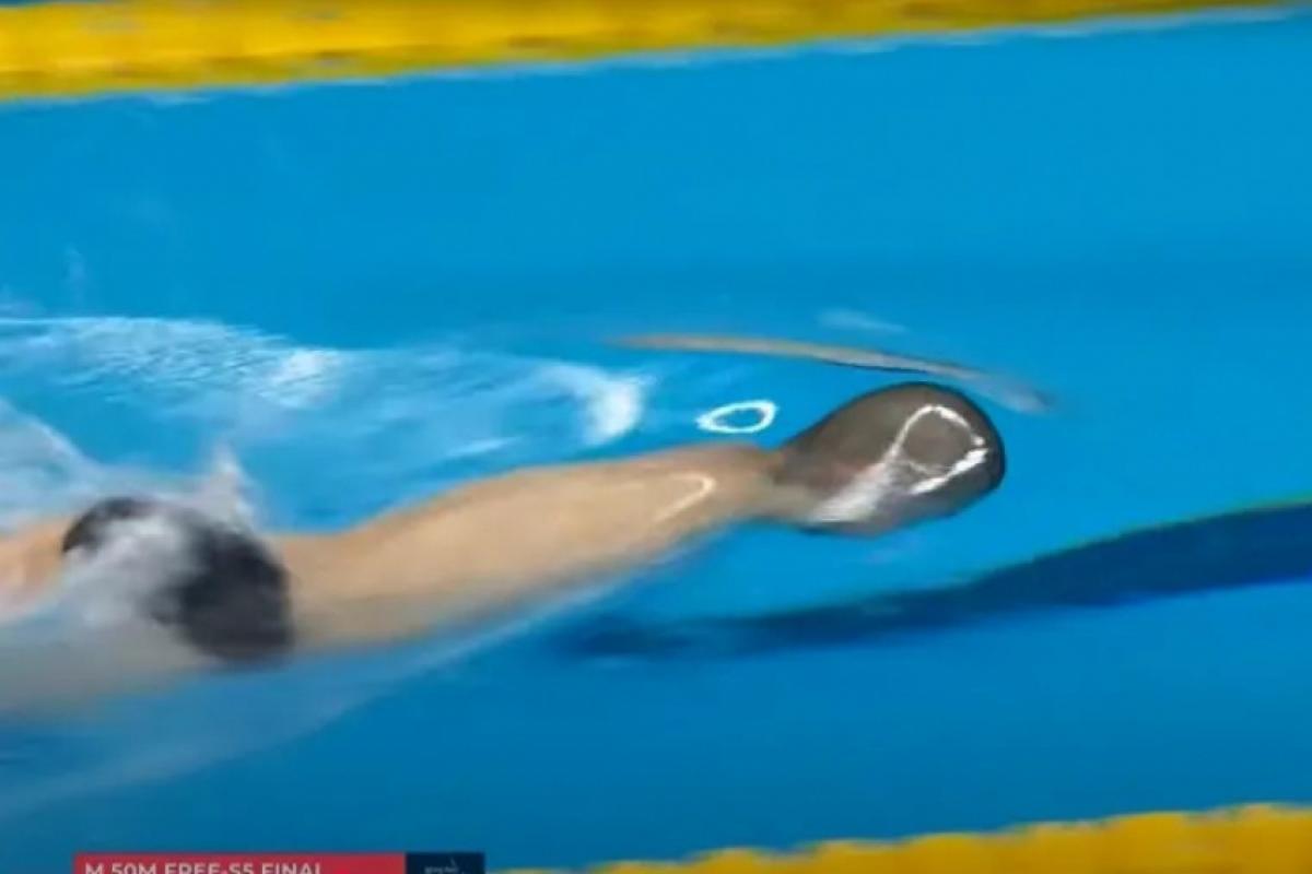 Jincheng Guo não tem os braços e compete na classe S5, que é voltada a atletas com limitações físico-motoras