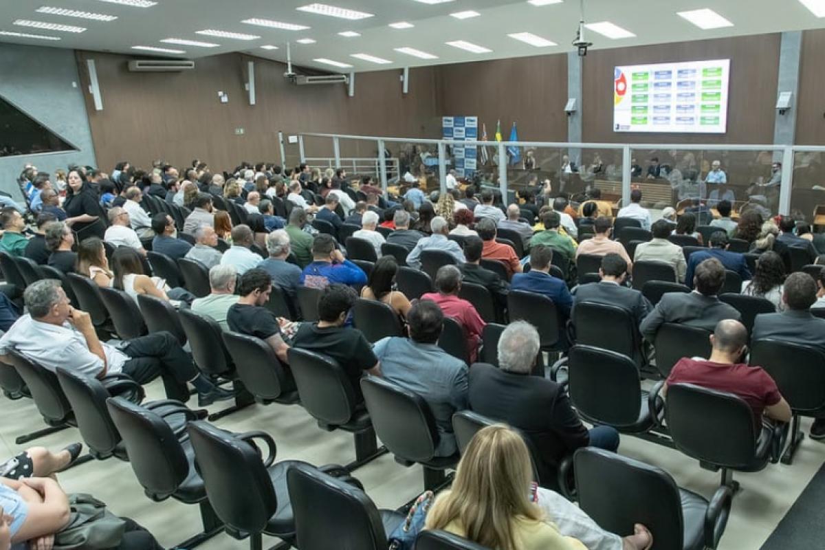Público presente no lançamento oficial do Instituto Estêvão, na Câmara Municipal de Franca