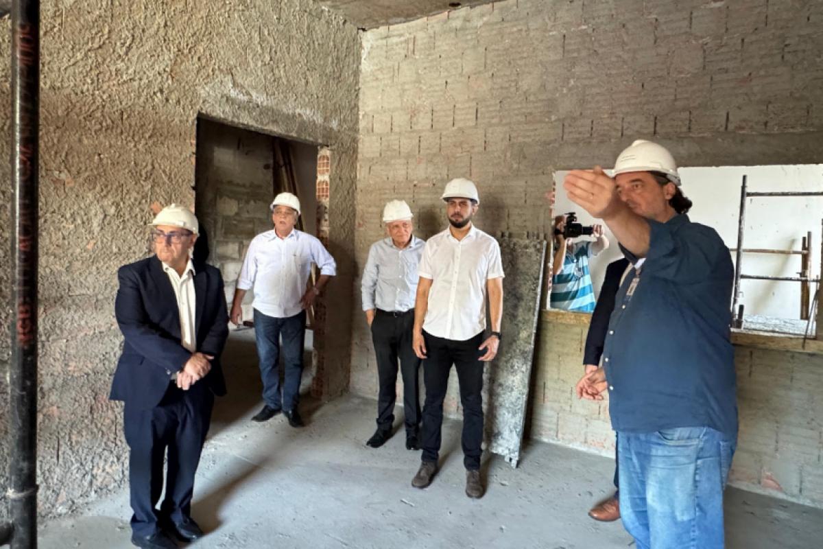 Comitiva da Câmara verificou as obras em andamento