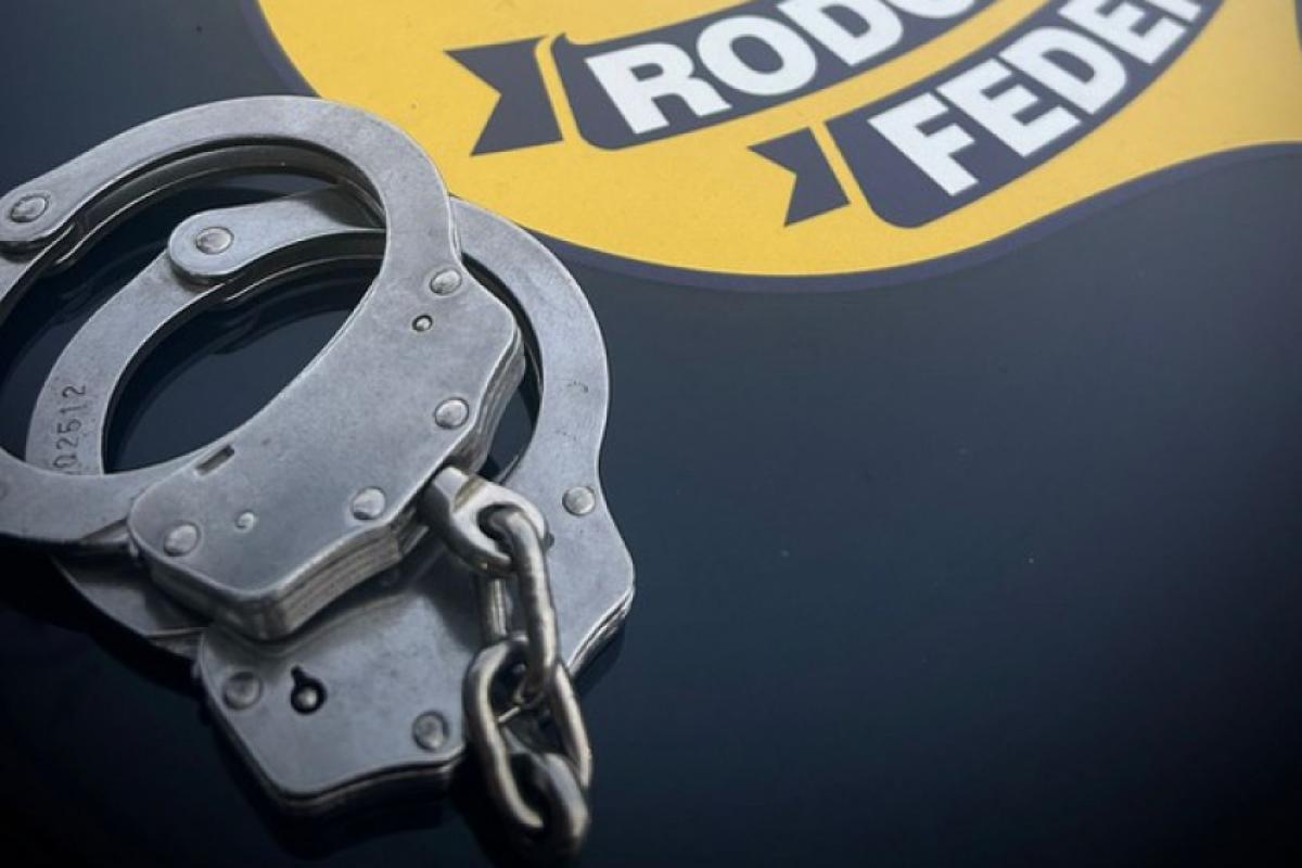 Segundo a vítima, ela estava dormindo quando acordou sendo importunada