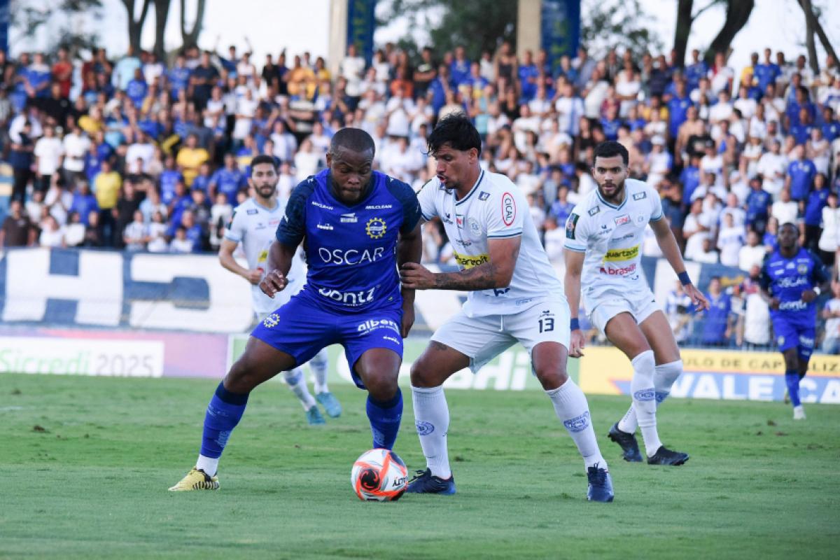 Lance do jogo entre São José x São Bento