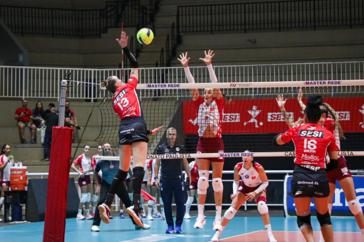Sesi Vôlei Bauru enfrenta Renasce Sorocaba em Jogo 1 da semifinal 