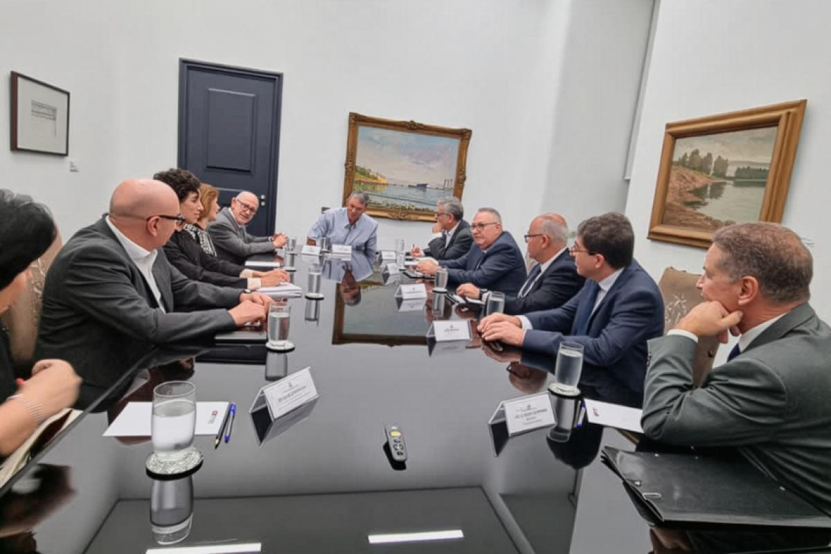 Governador Tarcísio discutiu com reitor da Unicamp plano para transformar a Área da Saúde em autarquia estadual, com expansão gradual de cursos em 10 anos.