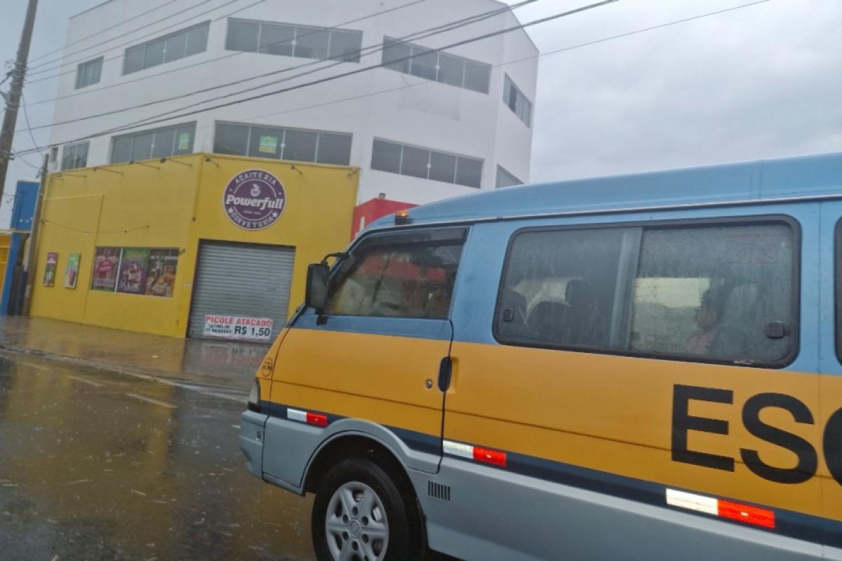 Durante o dia, o tempo melhora e a nebulosidade diminui, com sol a partir do período da tarde. As temperaturas ficam entre 15 e 26°C.