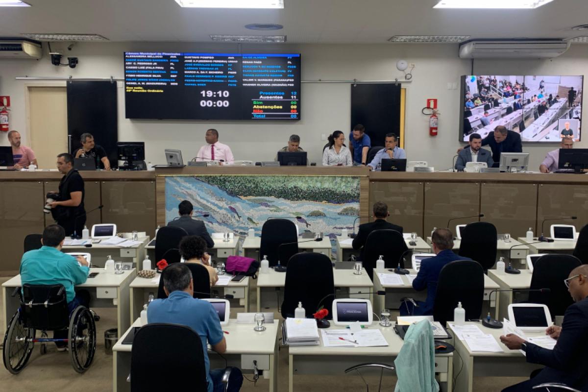 Também foram aprovadas a criação de loteria municipal e concessão de áreas do aeroporto