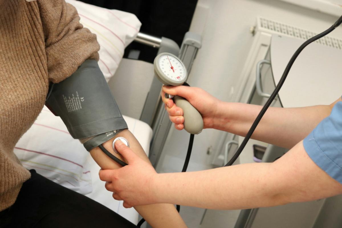 A pressão “12 por 8” não é mais sinal de tranquilidade, mas um alerta para cuidar do coração desde cedo.