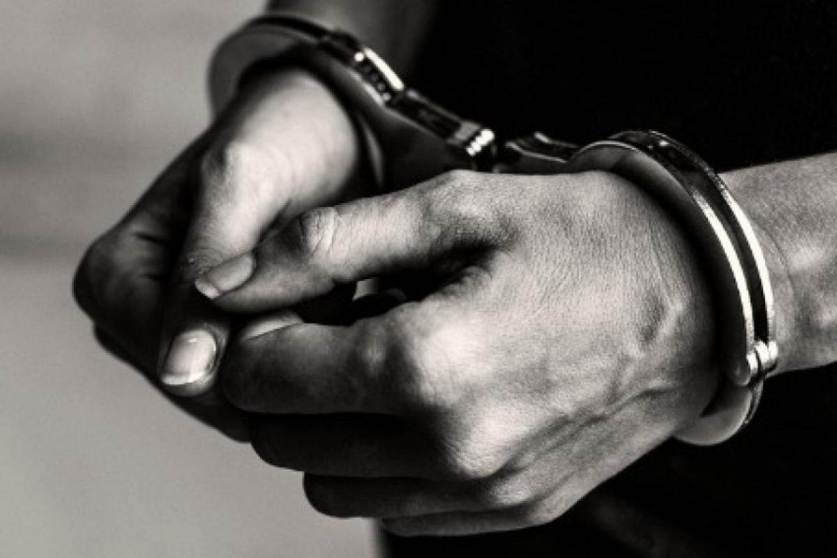 Ele foi levado de volta para a cadeia para cumprir sua pena