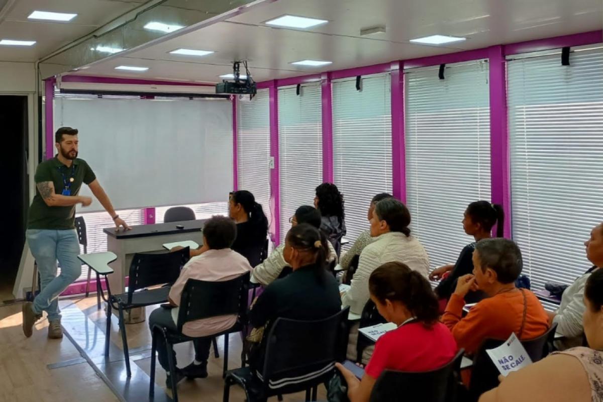 Carreta do empreendedorismo iniciou logo cedo cursos, o da vez foi escovação de cabelos